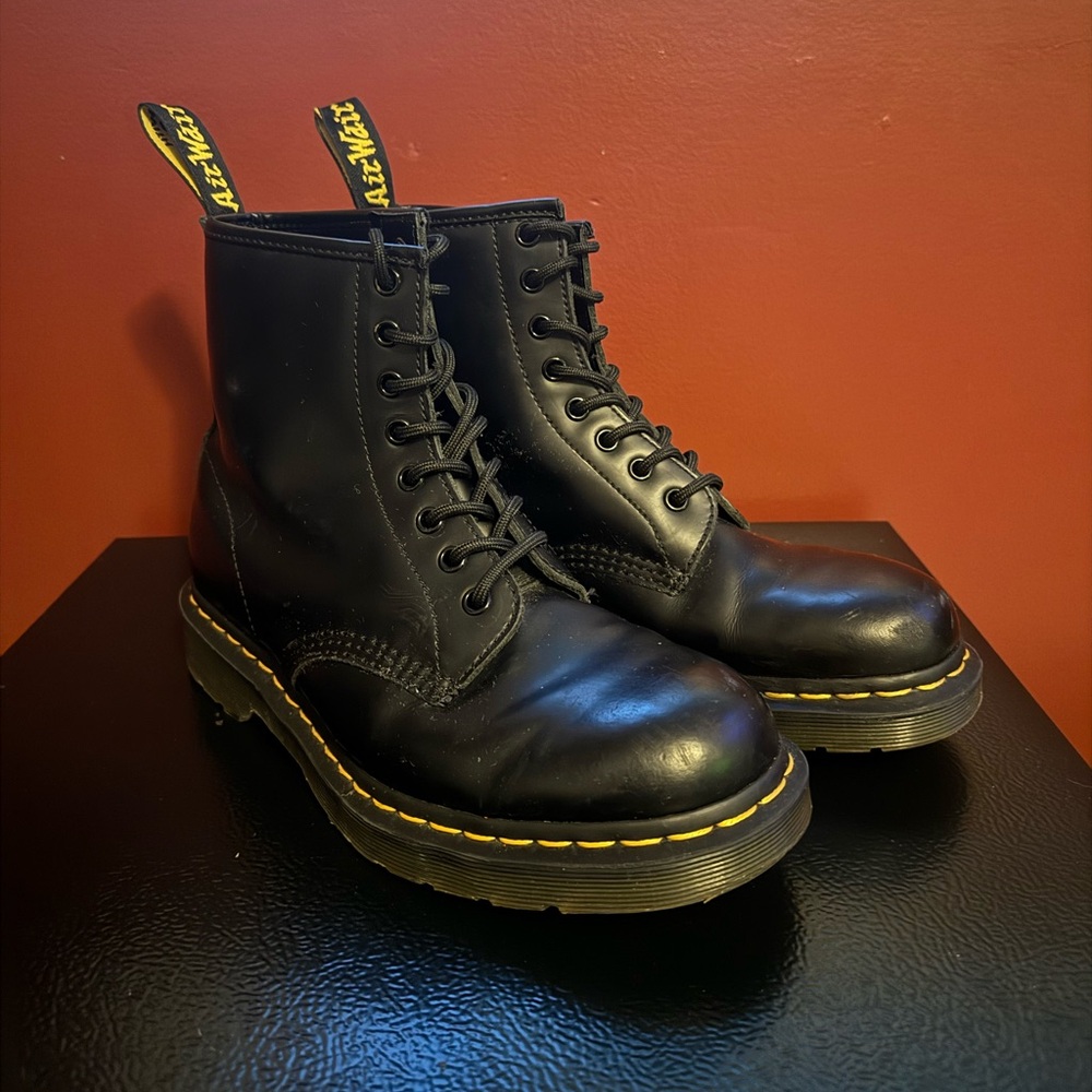 [9W/8M] 1460 Dr. Martens Women's Leather Boots